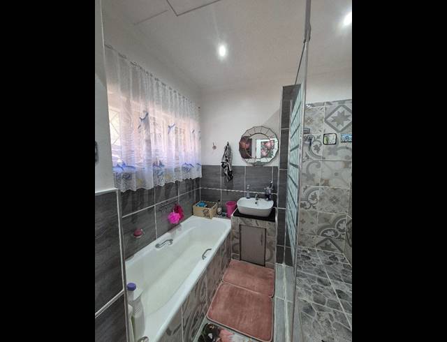 3 BEDROOM HOUSE FOR SALE IN UVONGO